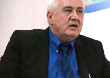 Д-р Ефраимов спира да практикува.