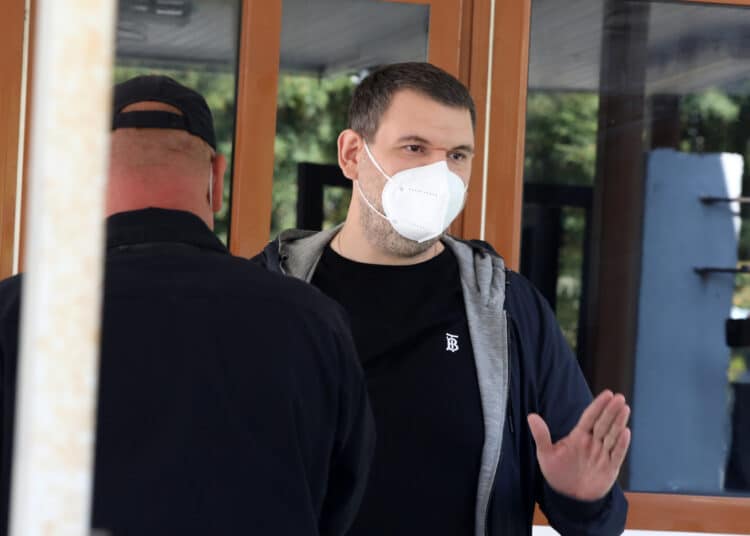 ДАНС привика Пеевски, разпитват го за финансови нарушения 1 Пеевски пристигна в ДАНС.