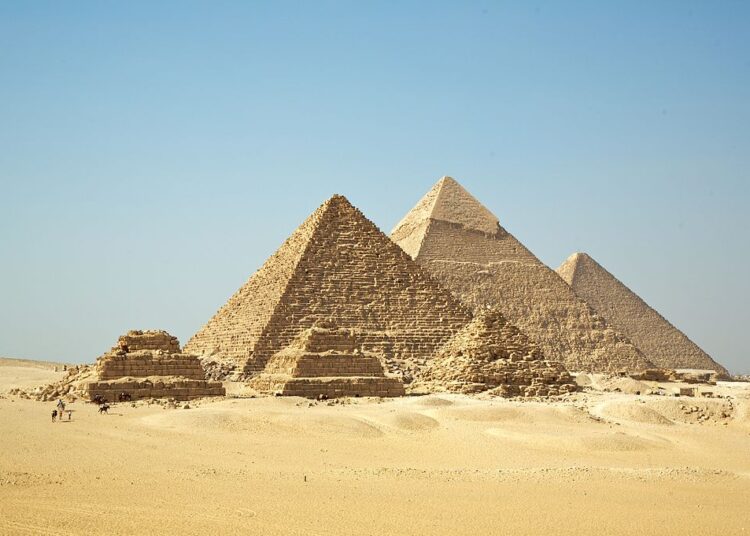 1024px Pyramids at Gizah