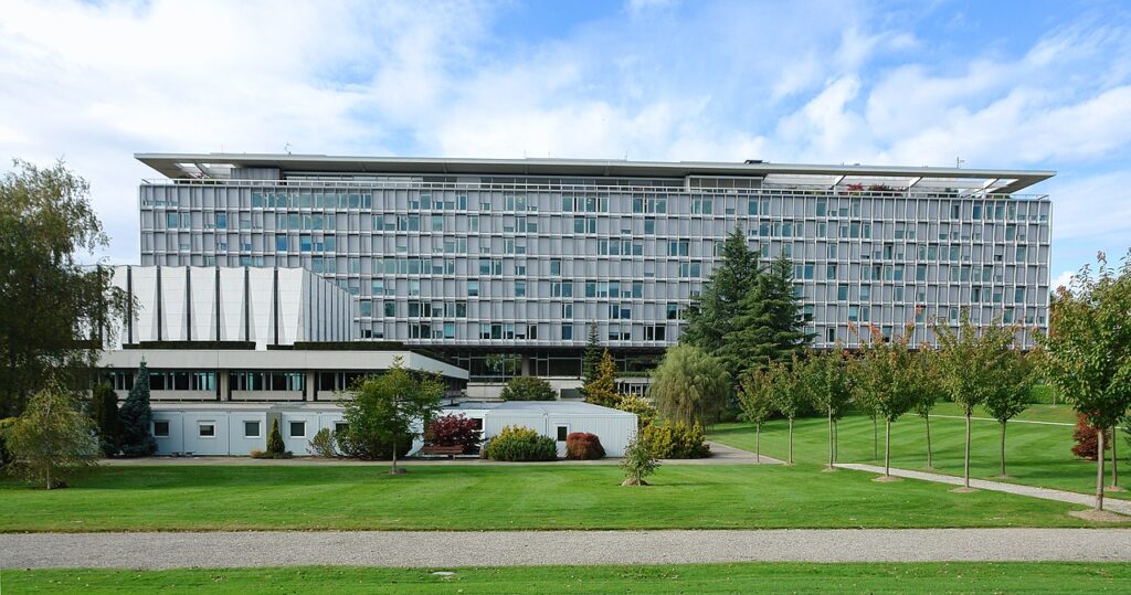 1280px World Health Organisation building south face 2