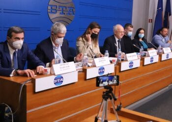Бизнес и синдикати вдигат национален протест утре