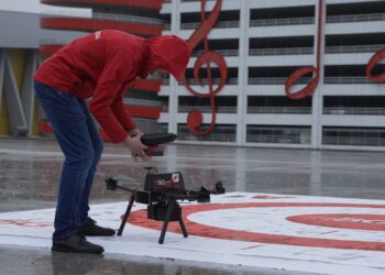 Дрон полетя с 5G приложение на A1, донесе новия iPhone