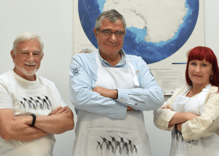 "Антарктическа кухня" събира 60 уникални рецепти на полярни готвачи 1 Снимка: БНР