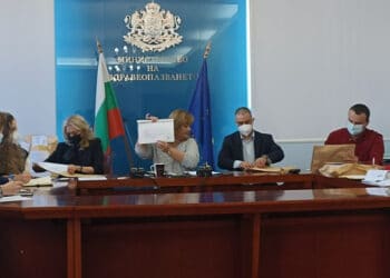 28 фирми с оферти за щадящи антигенни тестове за учениците