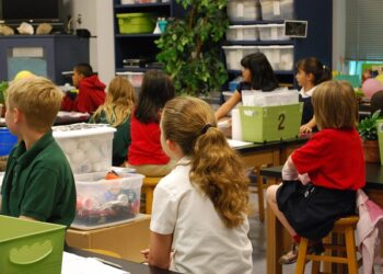 classroom g5b49bfd4e 640