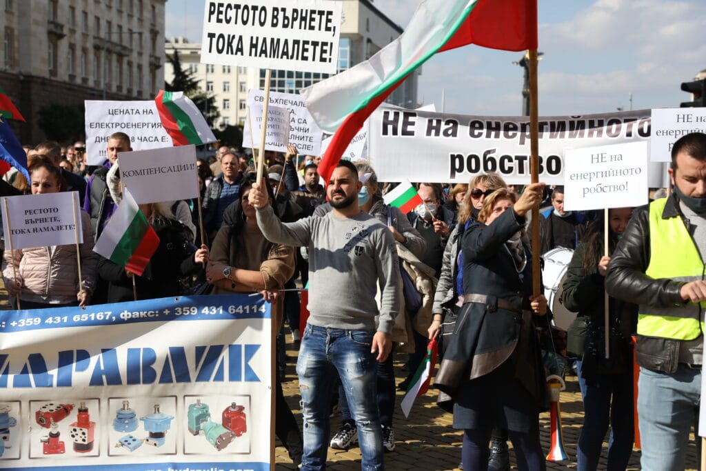 Компенсации за тока договориха синдикати и бизнес с премиера Янев 1 download 3