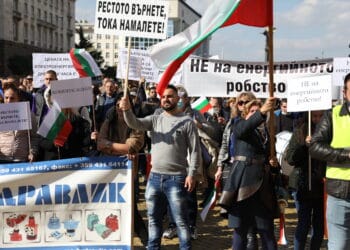Компенсации за тока договориха синдикати и бизнес с премиера Янев