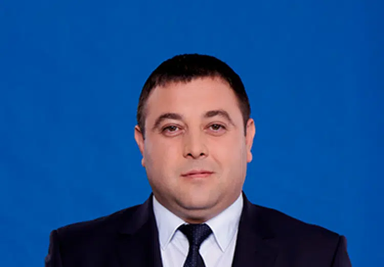 Ешреф Ешрефов