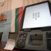 Жена изяде разписката от машината, след като даде своя глас