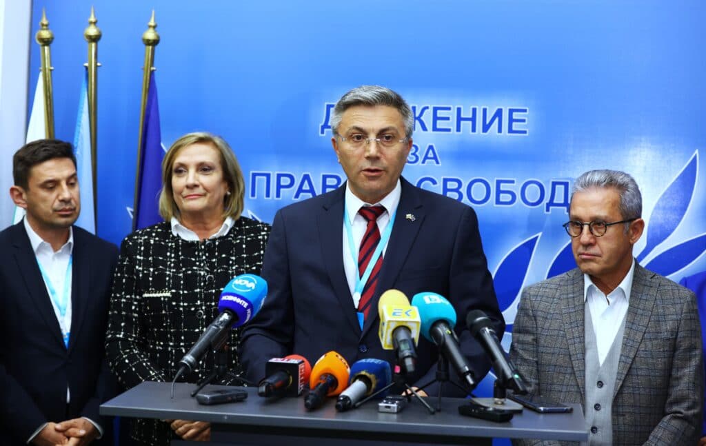 ДПС първи в чужбина: Събира 40.24% за парламент, Карадайъ - с 40.07% 1 1 102