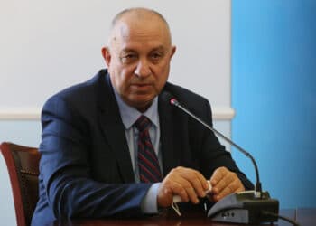 Трендът на пандемията дискретно се обръща, до дни решават за антителата
