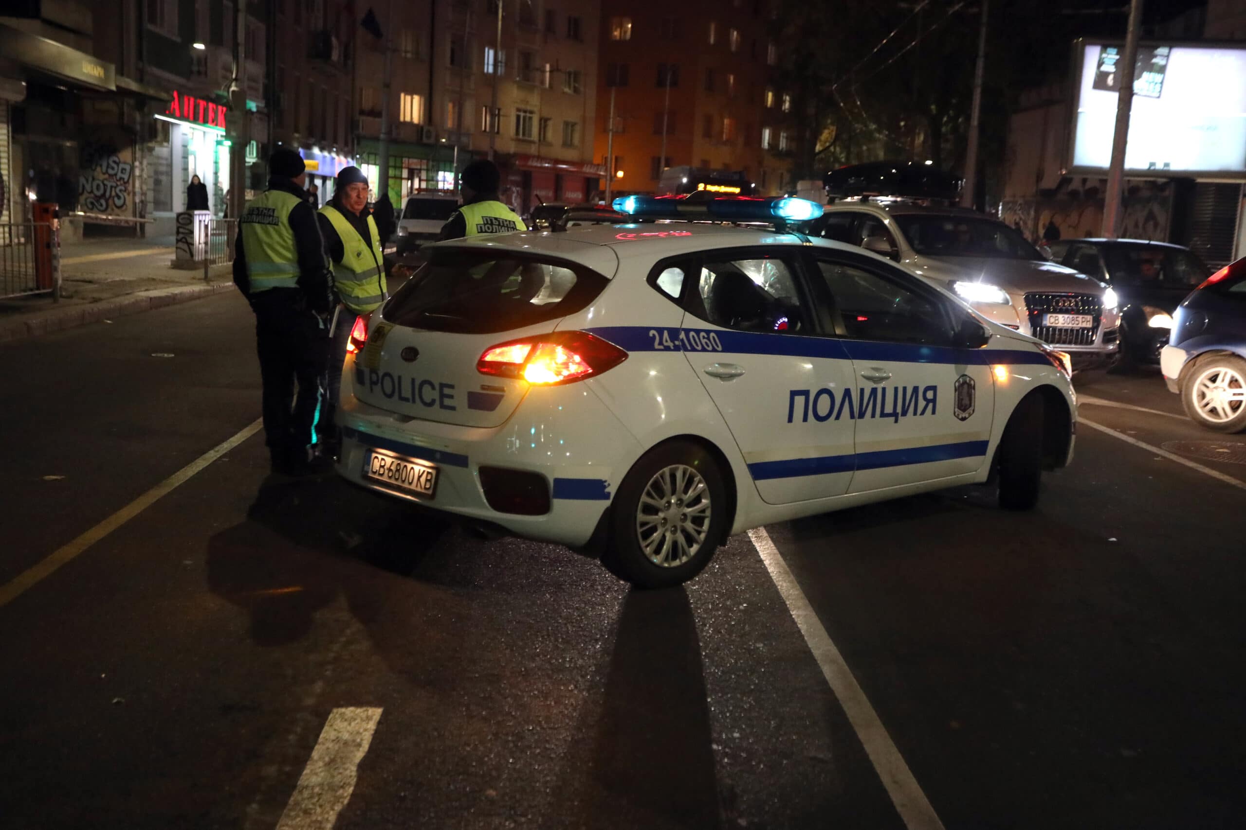 Протест пред турското посолство в София, хвърлят ябълки и домати (Снимки) 5 2 29 scaled