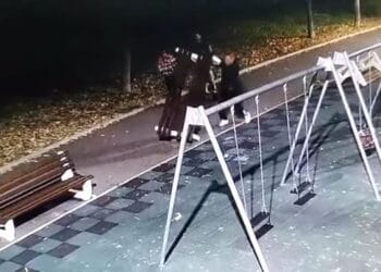 Вандали потрошиха детски площадки в Бургас, търсят ги (Видео)