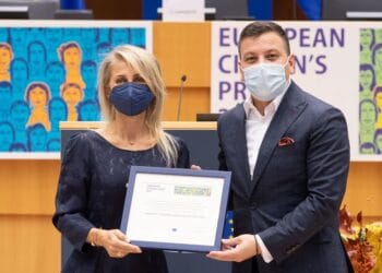 Боян Томов получи голямата награда на Европейския парламент за ТhеМауоr.ЕU