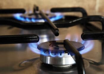 Бизнесът: КЕВР да отмени решението за газа от 93 лв. MWh през ноември