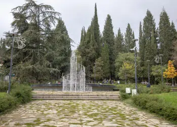 Стара Загора вече слага коледната си украса