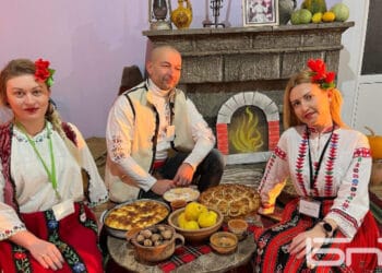 Откриха деня на вота с народни носии, баница и погача в Кула
