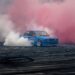Младежи пилят гуми в центъра на Разград, единият се заби в стълб