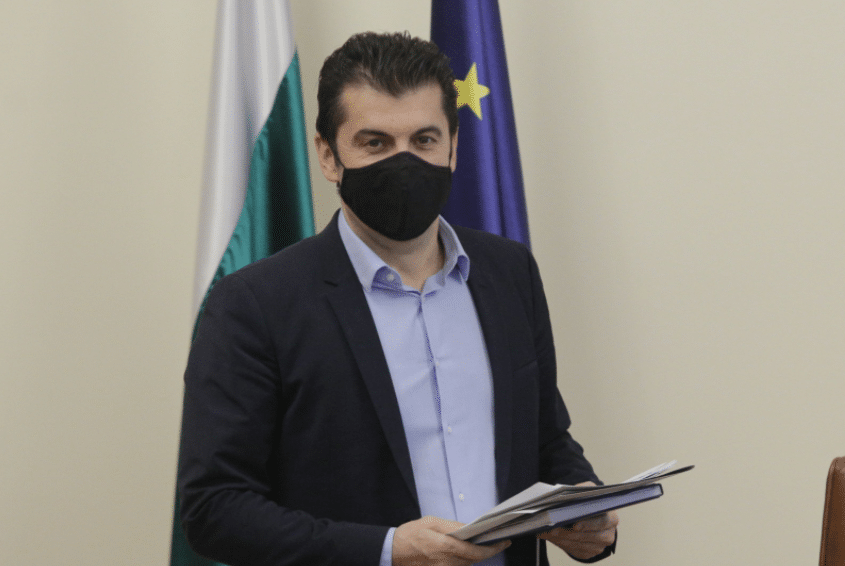 Отпуснаха пари за пенсии и 54 млн. за медиците на първа линия 1 кирил петков2