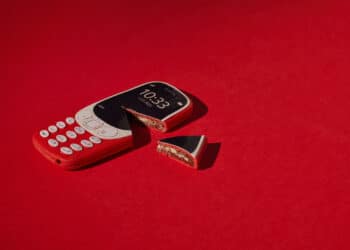 След 40 часа: Превърнаха легендата Nokia 3310 в торта