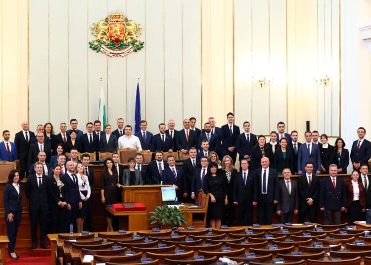 Депутатите отхвърлиха зеления сертификат за парламента, лекари се изправиха срещу Кацаров 1 Снимка: БТА