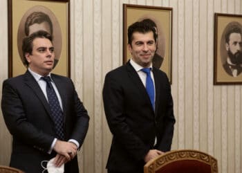 “Продължаваме промяната” отиват с готово правителство за мандата