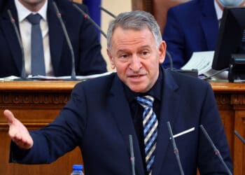 Няма нужда от правителствена болница, депутатите могат да се лекуват навсякъде