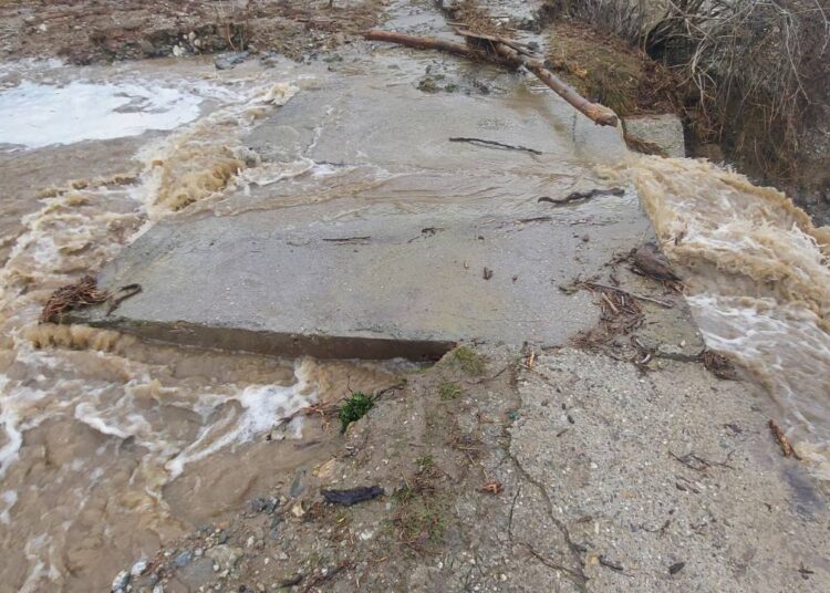 Бедствено положение и в Благоевград, селища са блокирани 1 5 3