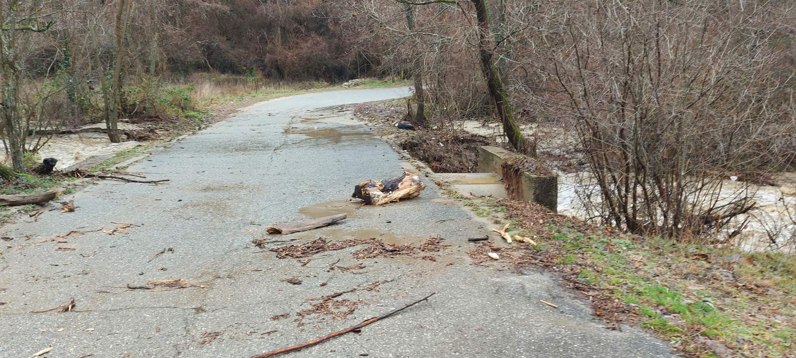 Бедствено положение и в Благоевград, селища са блокирани 3 7
