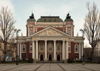 Кафенето пред Народния ощетило Столична община с почти милион