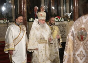 Патриарх Неофит благослови българите: Светлина да огрява сърцата (Снимки)