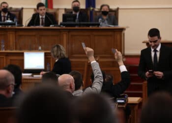 Наложиха мораториум върху цените на парното и тока