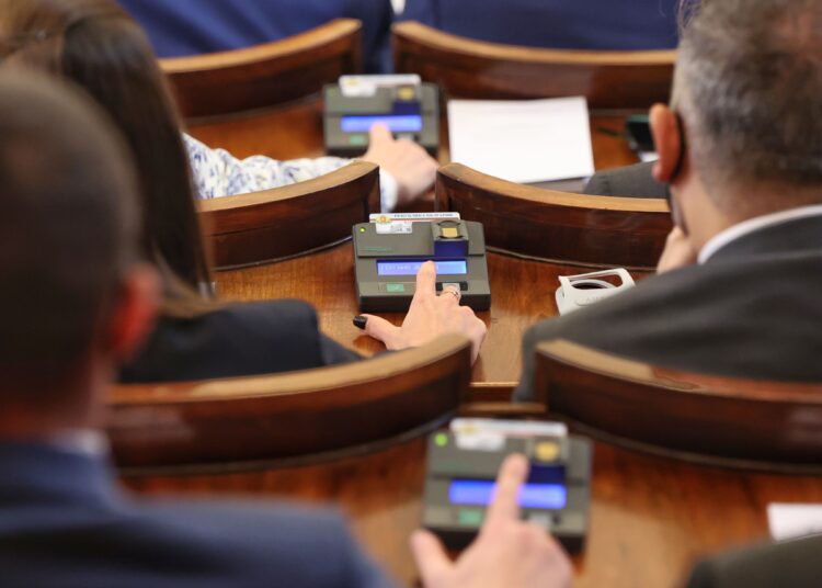 парламент - гласуване
