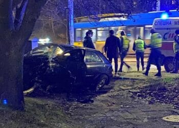 Имало е удар в дърво