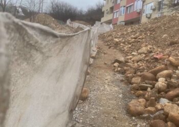 Хора останаха без достъп до жилищата си заради ремонт