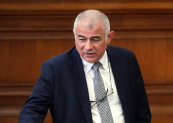 Лидери на партии, адвокати и следовател – лицата на новата власт (СНИМКИ)