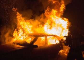 Пожар във Вършец: кола пламна на кръстовище 7 Снимката е илюстративна