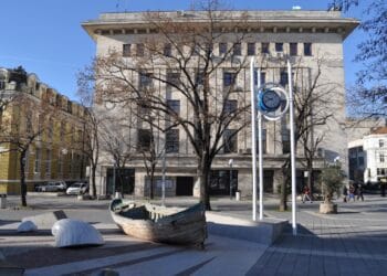 Полицията влезе в общината в Бургас