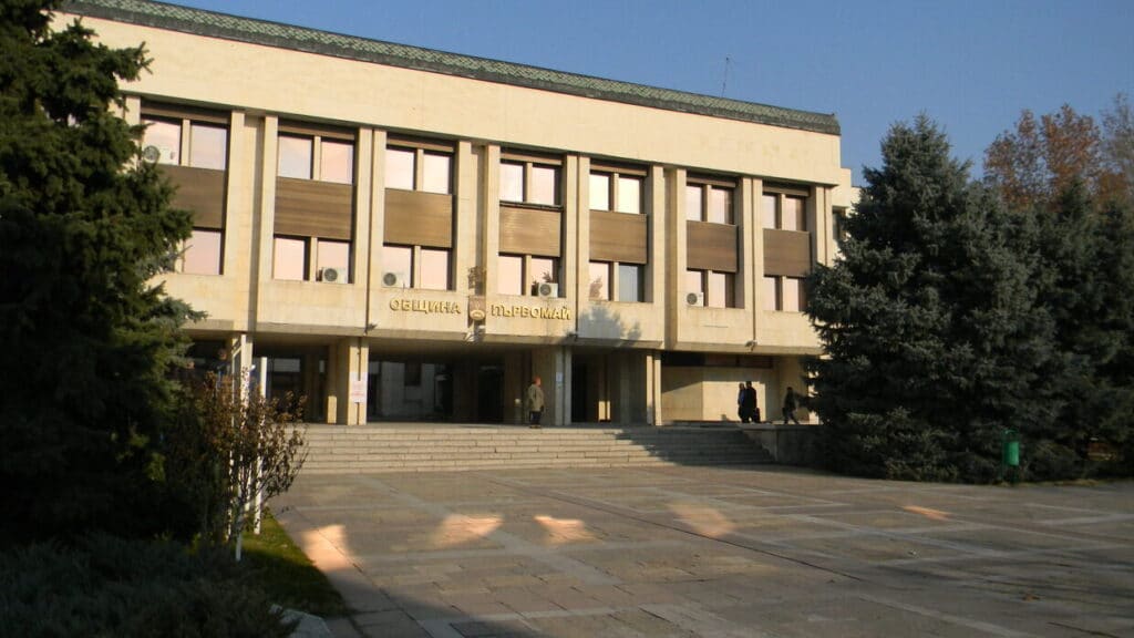 първомай