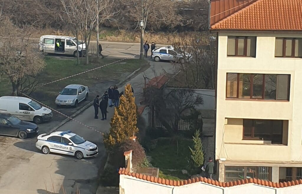 Откриха труп на мъж в Слатина 1 Районът е отцепен