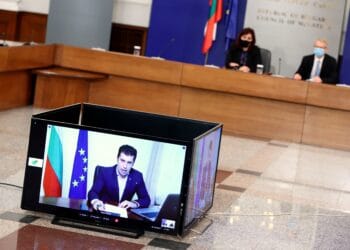 Кирил Петков се включи онлайн.