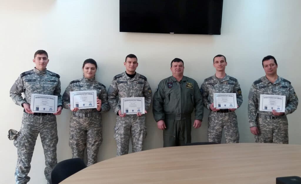 Курсантите получиха отличията.