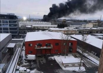 Голям пожар в промишлената зона в “Дружба”