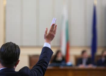 КЕВР с двойно по-малко членове, реши парламентът