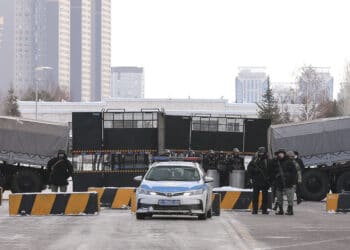 Застреляха 11-годишно дете при безредиците в Казахстан
