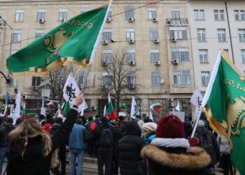 “Възраждане” с ултиматум към властта, плаши с ескалация на протестите до 30 хил. души