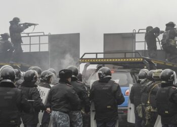 Десетки убити на протестите в Казахстан, Русия изпраща подкрепление