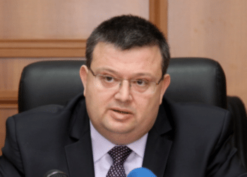 Сотир Цацаров депозира оставката си в парламента