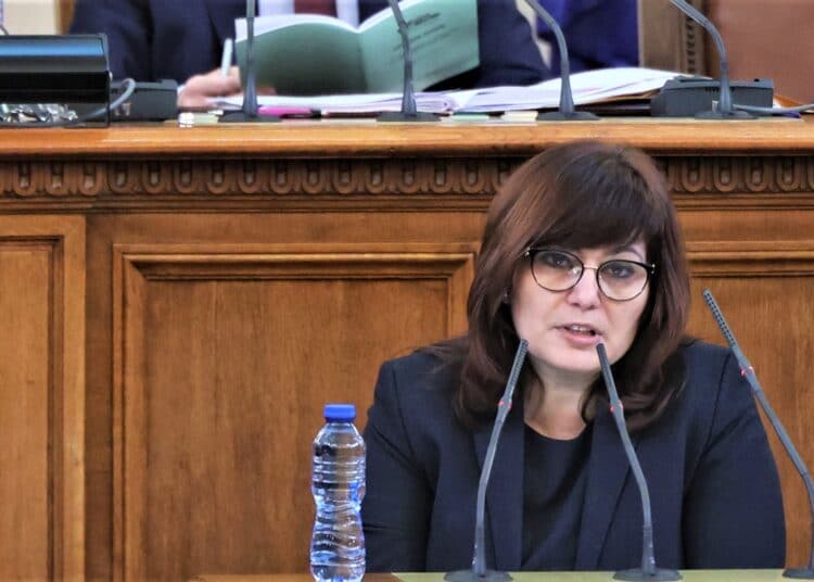 Парламентът изслушва здравния министър 1 асена сербезоваааа
