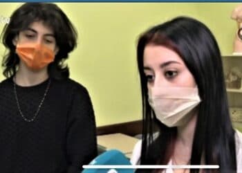 Ученици от Ямбол са отличени от БАН за изобретяването на биоразградими маски